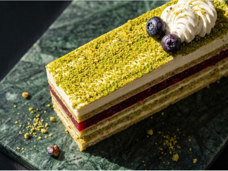 Pistachio and Raspberry Cake